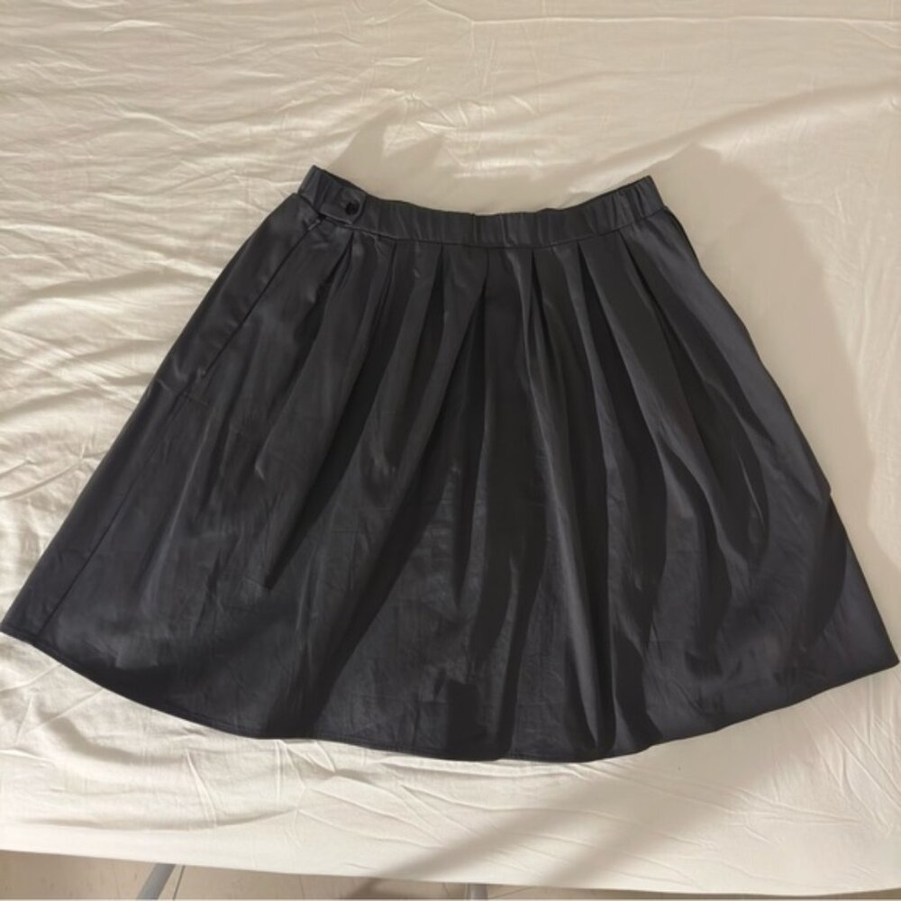 Chic Black Pleated Skirt